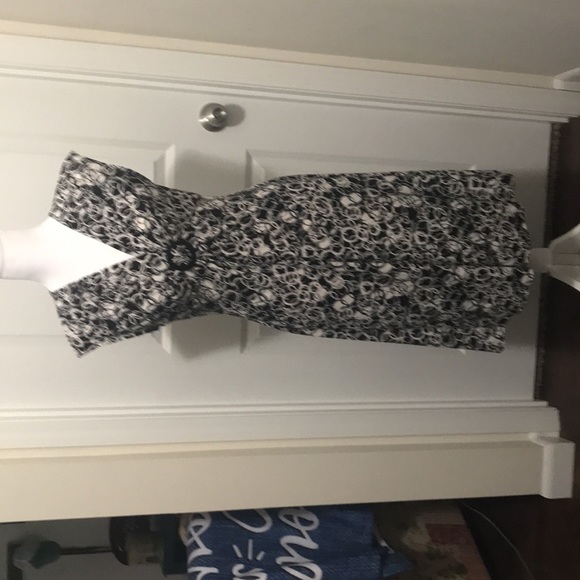 Chaps Black & White patterned dress. - Picture 3 of 5